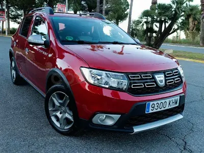 Usado Dacia Sandero Stepway 90 CV (66 kW) 2018 Granate Berlina