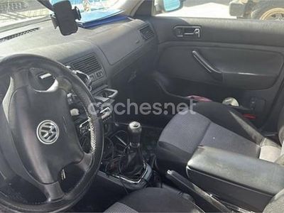 Usado VW Golf IV Conceptline 100 CV (73 kW) 2002 Gris / plata Berlina