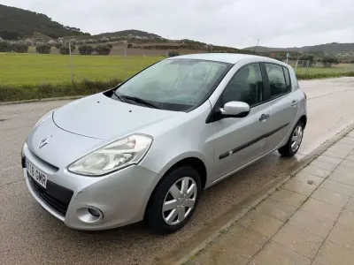 Usado Renault Clio Expression 75 CV (55 kW) 2009 Gris Utilitario