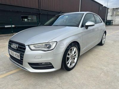 Usado Audi A3 Ambition 122 CV (89 kW) 2013 Gris / plata Berlina