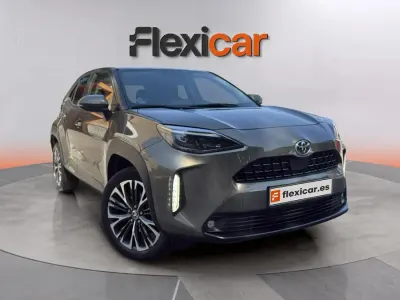 Usado Toyota Yaris Style 116 CV (85 kW) 2022 Gris Utilitario