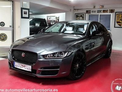 Usado Jaguar XE R-Sport 180 CV (132 kW) 2017 Gris / plata Berlina