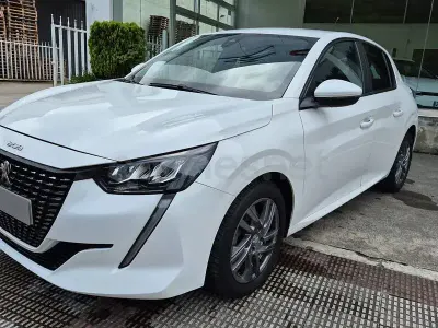 Usado Peugeot 208 Active 100 CV (73 kW) 2021 Blanco Utilitario