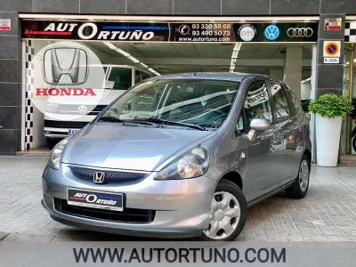 Usado Honda Jazz 78 CV (57 kW) 2006 Gris Utilitario