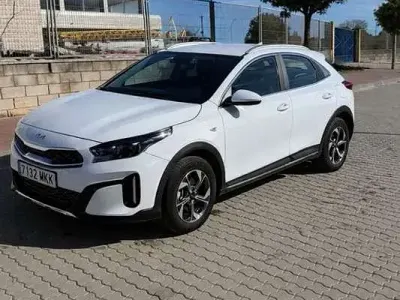 Usado Kia XCeed 120 CV (88 kW) 2023 Blanco SUV