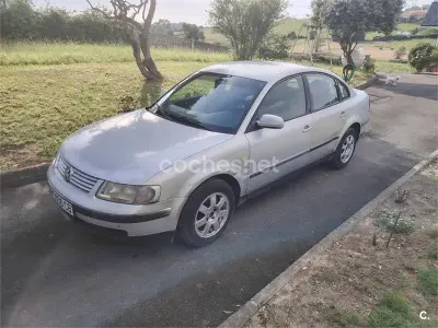 Usado VW Passat Comfortline 110 CV (80 kW) 1998 Gris / plata Berlina