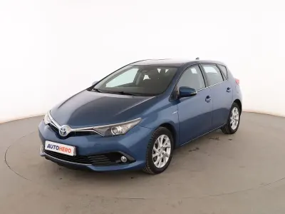 Usado Toyota Auris Hybrid Active 136 CV (100 kW) 2018 Azul Berlina