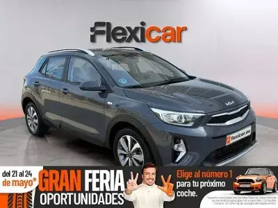 Usado Kia Stonic 84 HP (61 kW) 2023 Cinzento SUV