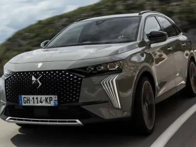 Usado DS Automobiles DS7 Crossback Bastille 130 CV (95 kW) 2023 Gris SUV