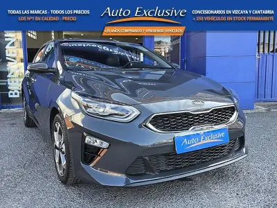 Usado Kia Ceed 136 CV (100 kW) 2021 Gris / plata Utilitario