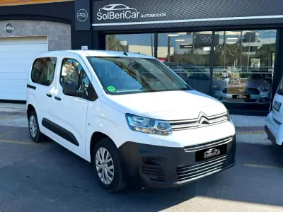 Usado Citroën Berlingo Live 102 CV (75 kW) 2022 Blanco Monovolumen