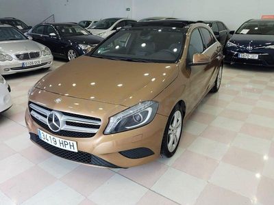 Usado Mercedes A180 Urban 122 HP (89 kW) 2013 Castanho Sedan