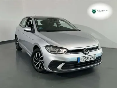 Usado VW Polo 95 CV (69 kW) 2024 Gris Utilitario