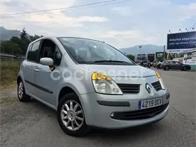 Usado Renault Modus Expression 65 CV (47 kW) 2004 Gris / plata Monovolumen