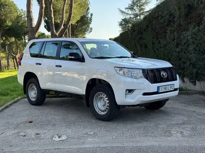 Używany Toyota Land Cruiser 204 KM (150 kW) 2021 Biały SUV