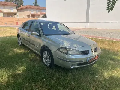 Usado Renault Laguna III Dynamique 130 CV (95 kW) 2007 Beige Berlina