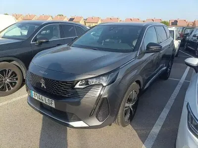 Usado Peugeot 5008 GT 130 CV (95 kW) 2021 Negro SUV