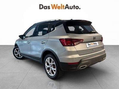 Usado Seat Arona FR 150 CV (110 kW) 2023 Gris plata SUV