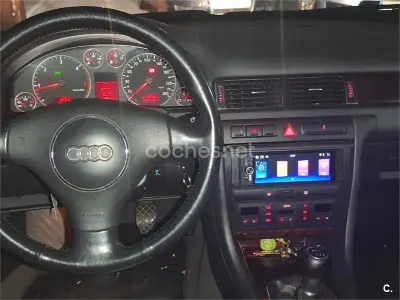 Usado Audi A6 180 CV (132 kW) 2001 Gris / plata Familiar