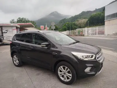 Usado Ford Kuga Titanium 120 HP (88 kW) 2018 Preto SUV