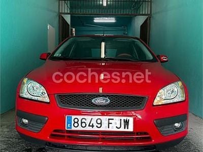 Usado Ford Focus Trend 115 CV (84 kW) 2006 Rojo Berlina