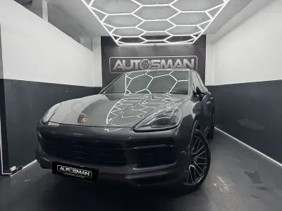 Usado Porsche Cayenne 462 CV (339 kW) 2020 Gris / plata SUV