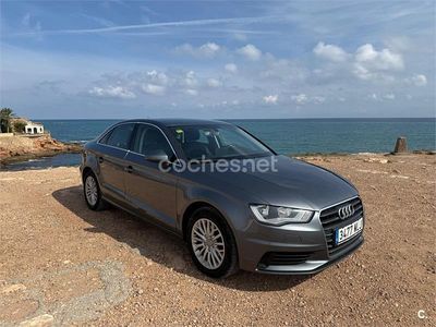 Usado Audi A3 Attraction 110 CV (80 kW) 2015 Gris / plata Berlina