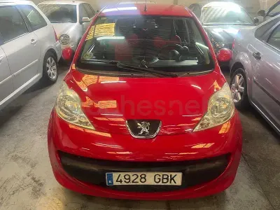 Używany Peugeot 107 54 KM (39 kW) 2008 Czerwony Hatchback