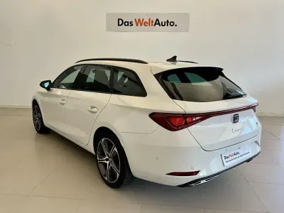 Usado Seat Leon FR 150 CV (110 kW) 2025 Blanco Familiar