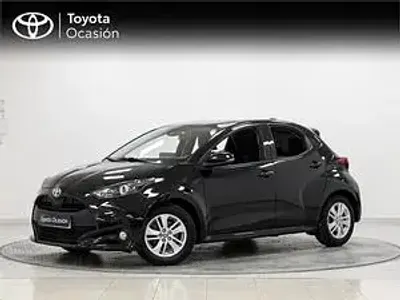 Usado Toyota Yaris Active 116 CV (85 kW) 2021 Negro Utilitario