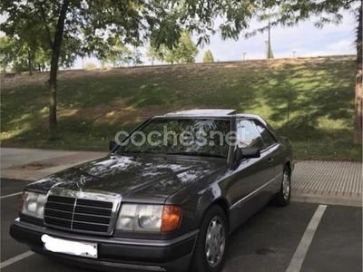 Usado Mercedes E320 220 CV (161 kW) 1993 Violeta / lila Coupe