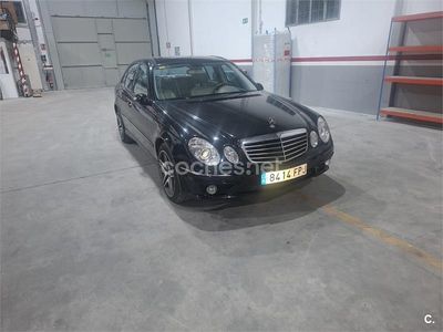 Usado Mercedes E320 Avantgarde 204 CV (150 kW) 2003 Negro Berlina