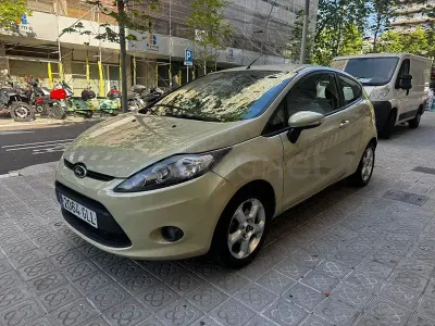 Usado Ford Fiesta Ambiente 68 CV (50 kW) 2009 Beige Berlina