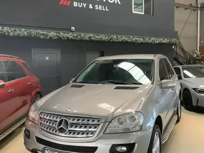 Usado Mercedes ML350 272 CV (200 kW) 2005 Gris SUV