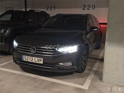 Usado VW Passat Executive 150 CV (110 kW) 2022 Gris / plata Familiar