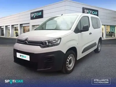 Usado Citroën Berlingo Live 102 CV (75 kW) 2024 Blanco Monovolumen