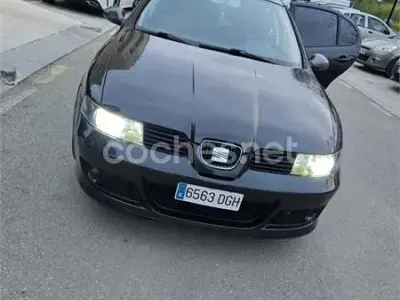 Usado Seat Leon Sport 130 CV (95 kW) 2005 Negro Utilitario