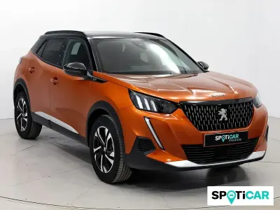Usado Peugeot 2008 GT-line 131 CV (96 kW) 2023 Naranja SUV