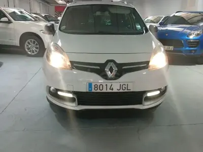 Usado Renault Scénic Bose Edition 130 CV (95 kW) 2016 Blanco Monovolumen