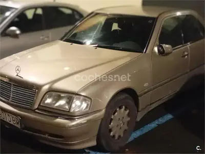 Usado Mercedes C180 Elegance 122 CV (89 kW) 1999 Beige Berlina