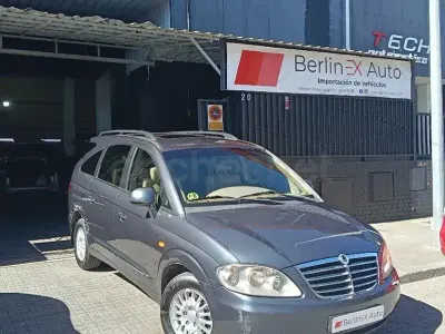 Usado SsangYong Rodius Limited 155 CV (114 kW) 2013 Gris / plata Monovolumen
