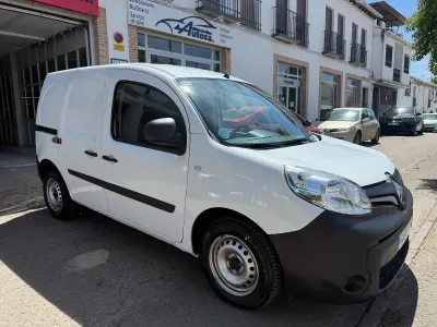 Usado Renault Kangoo 80 CV (58 kW) 2021 Blanco Monovolumen