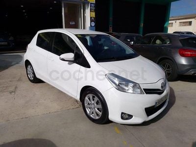 Usado Toyota Yaris Active 69 CV (50 kW) 2014 Blanco Utilitario