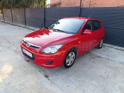 Usado Hyundai i30 Comfort 109 CV (80 kW) 2010 Rojo Berlina