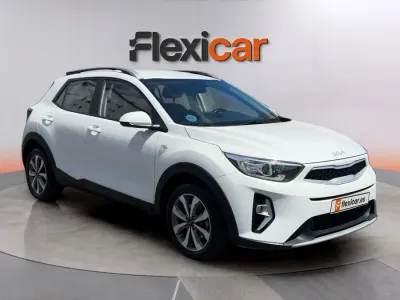 Usado Kia Stonic 84 CV (61 kW) 2023 Blanco SUV