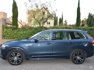 Usado Volvo XC90 Momentum 235 HP (172 kW) 2021 Azul SUV