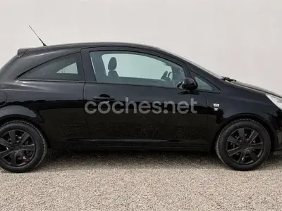 Begagnad Opel Corsa 85 HK (62 kW) 2011 Svart Halvkombi