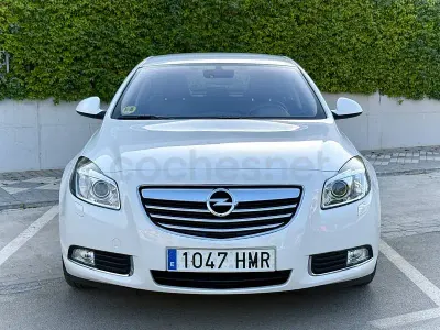 Usado Opel Insignia Selective 130 CV (95 kW) 2012 Blanco Berlina