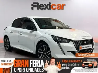 Usado Peugeot 208 Allure 100 CV (73 kW) 2023 Blanco Utilitario