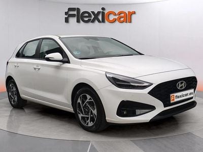 Usado Hyundai i30 121 CV (88 kW) 2024 Blanco Berlina
